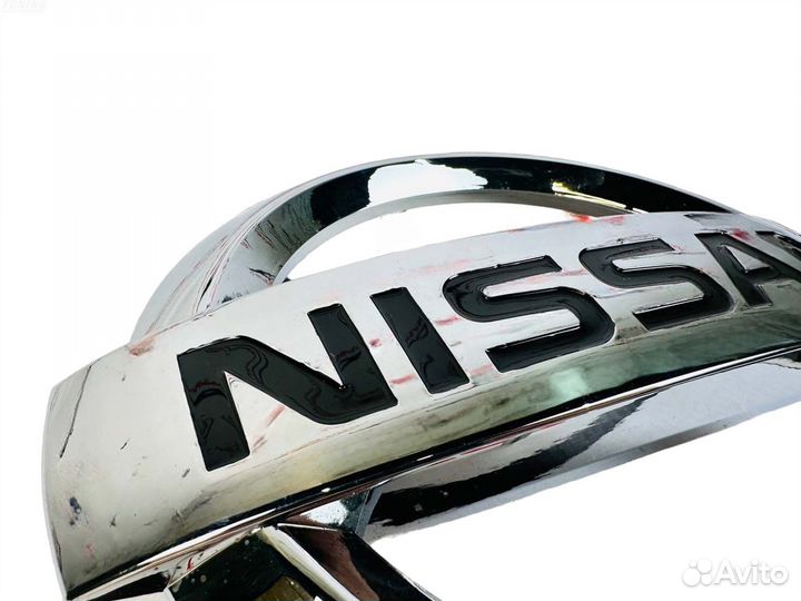 Эмблема в решетку радиатора Nissan Patrol 62 E0689