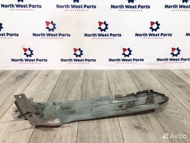 Кронштейн крепления крыла правый Audi Q7 (4L) 3.0