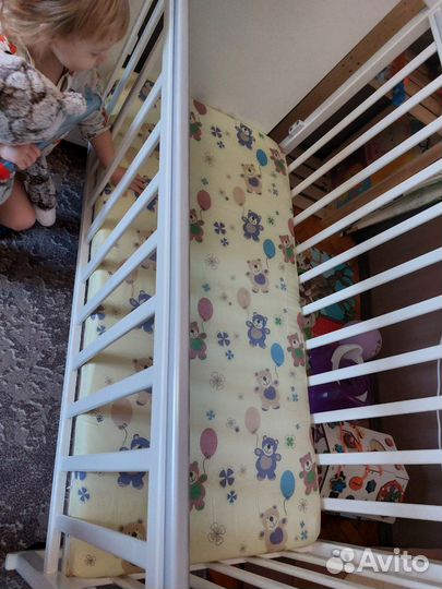 Кроватка для новорожденых