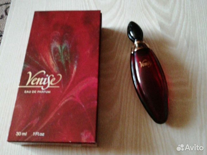 Пузырек из под духов с коробкой