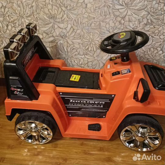 Машинка детская на аккумуляторе