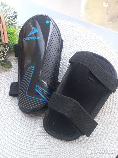 Щитки футбольные детские