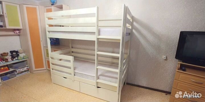 Двухъярусная кровать из массива