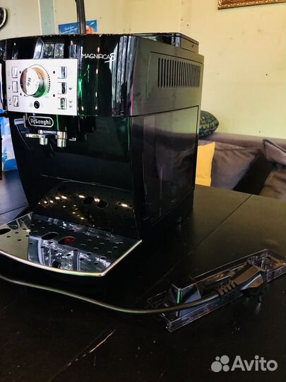 Кофемашина delonghi magnifica s