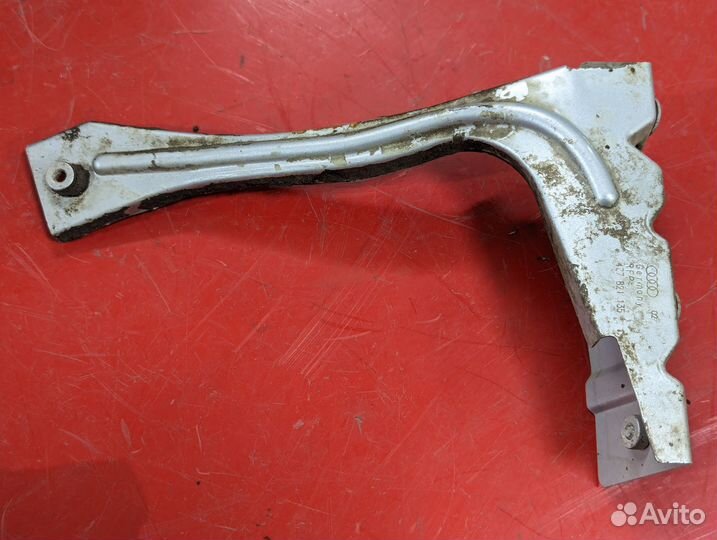 Кронштейн крыла левый Audi A6 Allroad C5