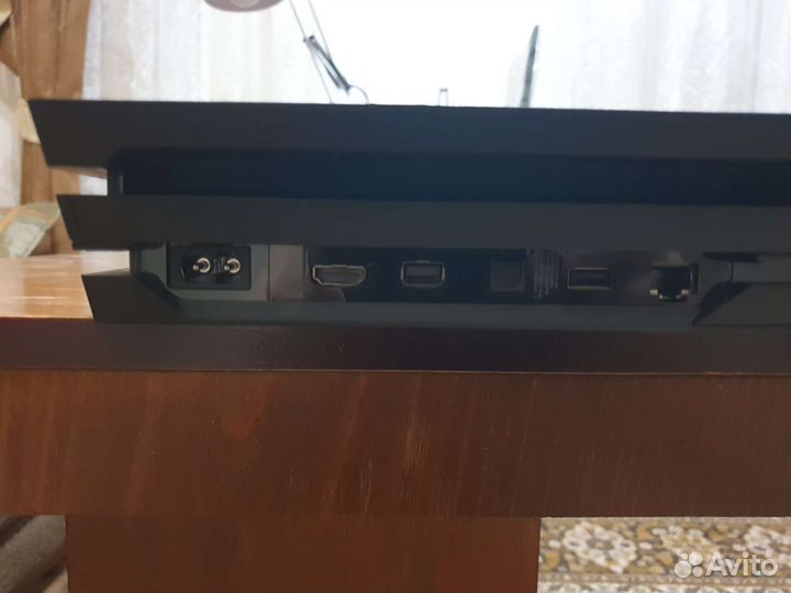 Sony playstation 4 pro 1tb (CUH-7208B)