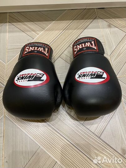 Боксерские перчатки twins 12