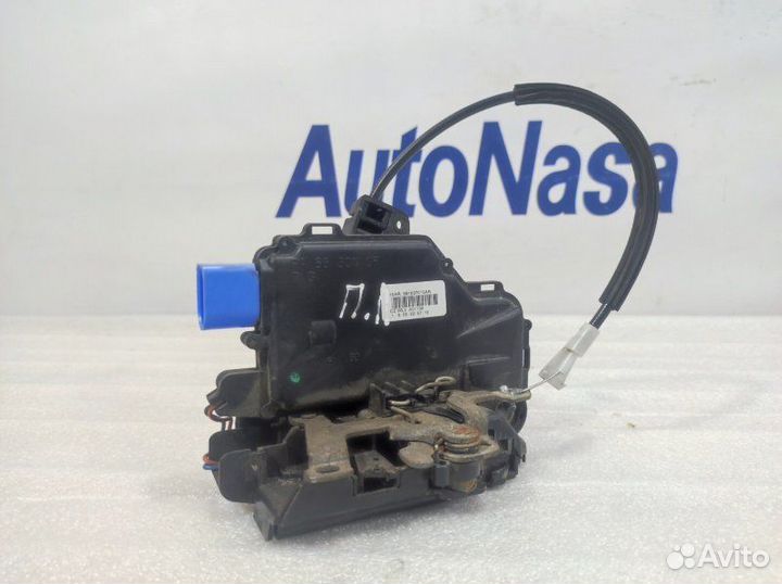 Замок двери передний левый Skoda Fabia 2007-2015