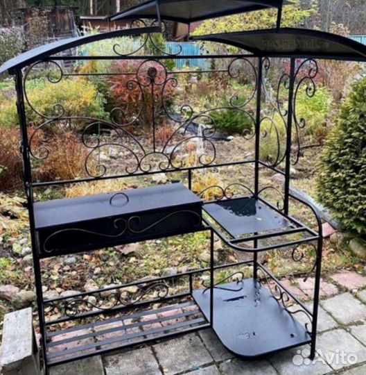 Кованый мангал с крышей