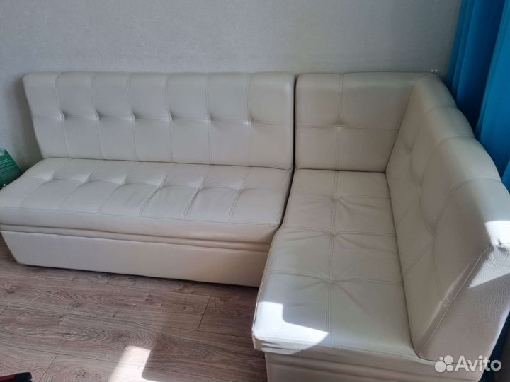 Кухонный угловой диван со спальным местом