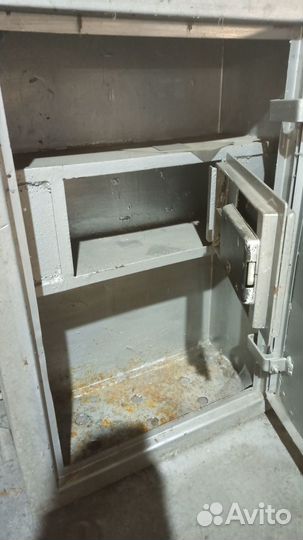 Продам сейф