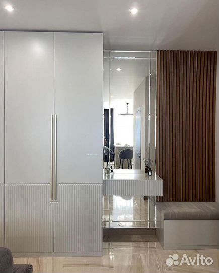 Шкаф купе с зеркалом