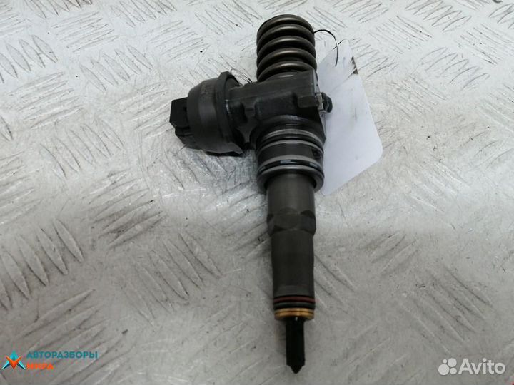 Форсунка Volkswagen Passat B6 2007 038130073AG