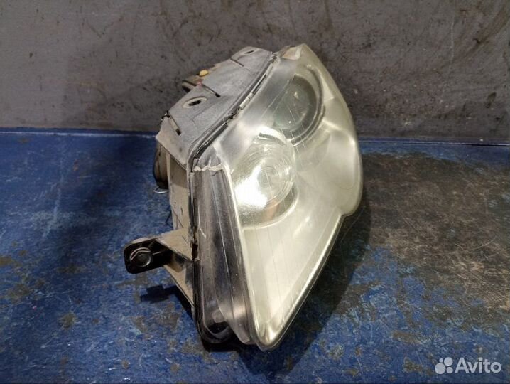 Фара ксенон левая Volkswagen Passat B6