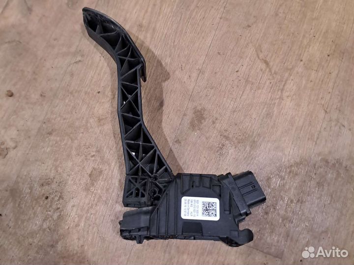 Педаль газа Skoda Octavia A7