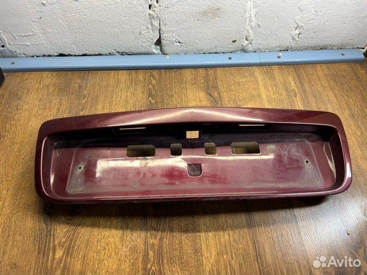 Рамка под номерной знак задняя Nissan Primera P 12