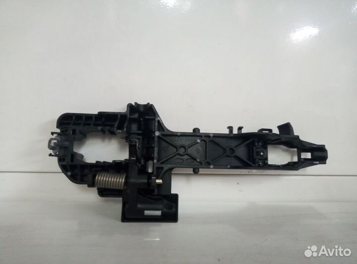 Кронштейн ручки двери передней левой Kia Ceed 12