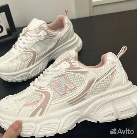 Кроссовки женские new balance