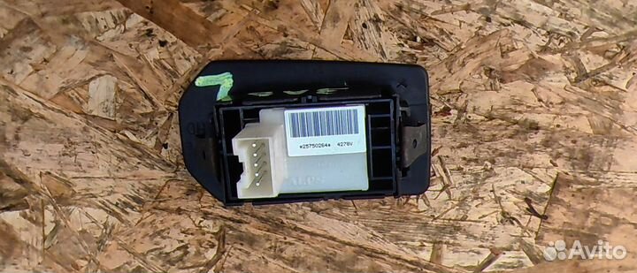 Кнопка стеклоподъемника задняя L Cadillac SRX 1