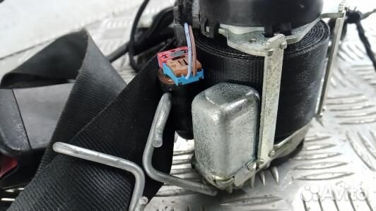 Ремень безопасности с пиропатроном сиденья передне