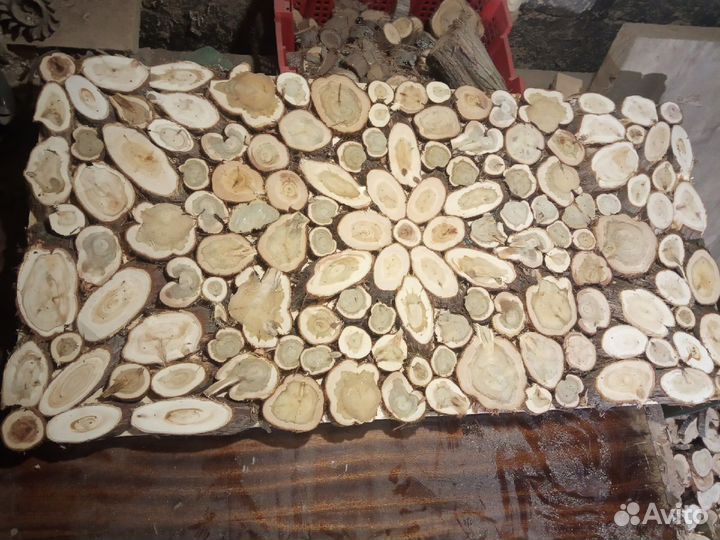 Панно из можжевельника с рисунком