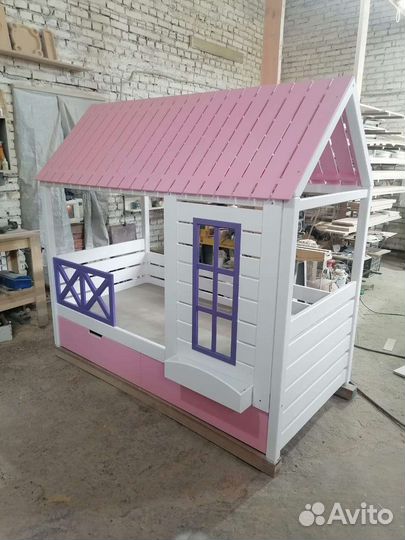 Кровать домик из Массива