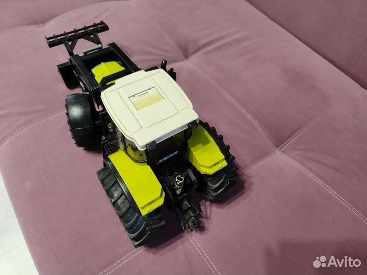 Трактор игрушечный