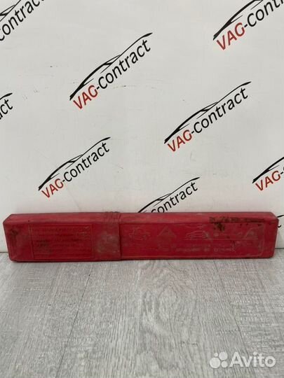 Знак аварийной остановки Volkswagen Passat B6 2.0