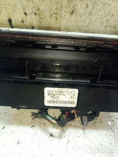 Кнопка стеклоподъемника Mercedes-Benz M-Class