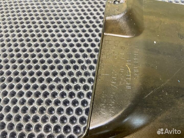 Брызговик лев. перед. Toyota Land Cruiser Prado