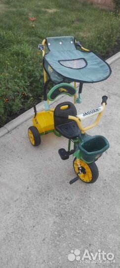 Трехколесный велосипед с родительской ручкой