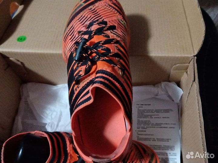 Футбольные бутсы adidas