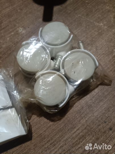 Набор колесиков для мебели и конвектора