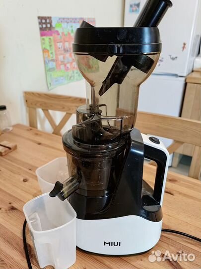 Шнековая соковыжималка miui