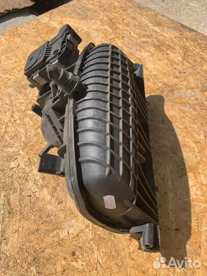 Коллектор впускной Volkswagen Jetta 5 1.4 CAV