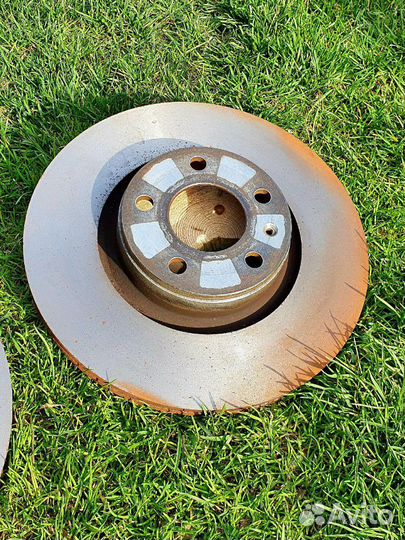 Продам 2 передних тормозных диска Audi A6 2006г