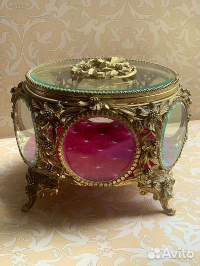 Винтажная антикварная шкатулка