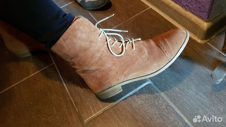 Полусапожки рыжие 38 и бежевые 39 рр