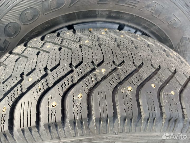 Goodyear UltraGrip 500 265/65 R17 112T