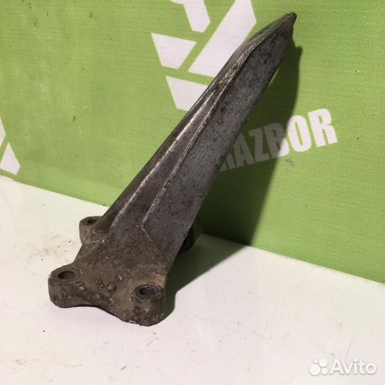 Кронштейн двигателя правый бмв Е30