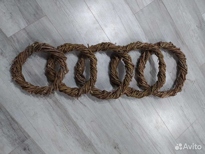 Венок из лозы, основа