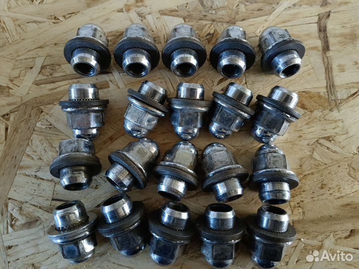 Болты с эксцентриком,гайки на Митсубиси