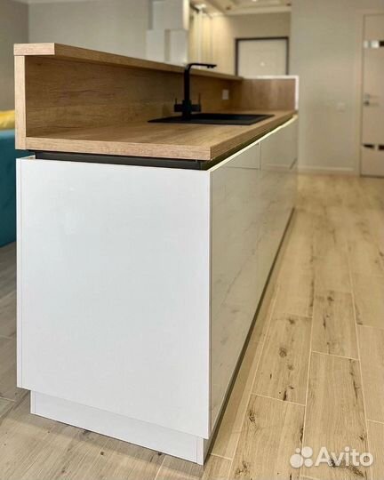 Кухонный гарнитур с островом на заказ