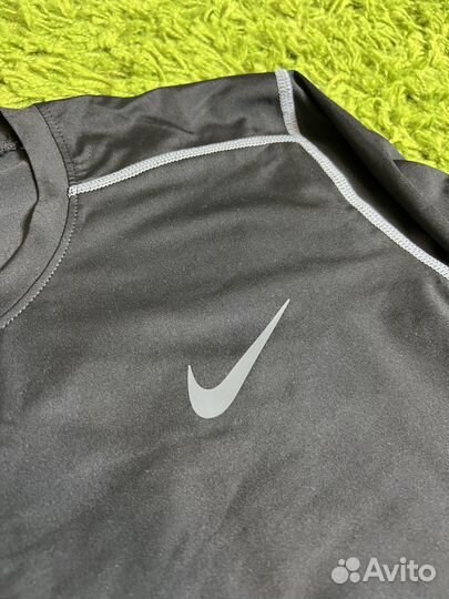 Лонгслив компрессионный nike