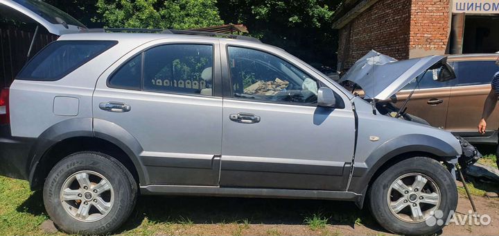 Kia Sorento 2.5 AT, 2005, битый, 180 000 км