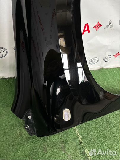 Крыло переднее правое Toyota Harrier ACU30W