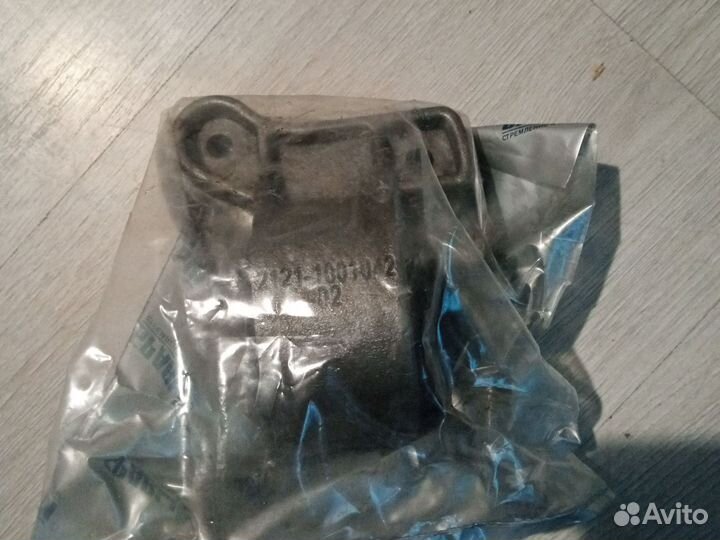 Подушка кпп Ваз2121 4х ступ