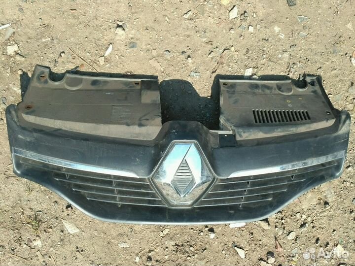 Рено Логан Сандеро 2014-18 решетка радиатора