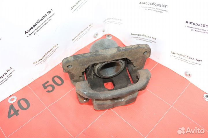 Суппорт тормозной передний левый Toyota Rav4 20