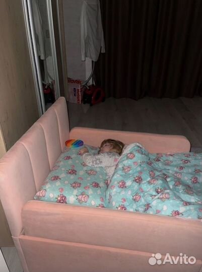 Кровать с матрасом